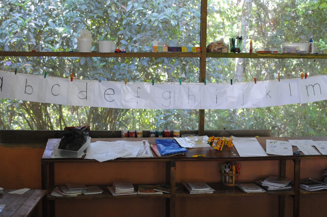 Bild 7 von 15: In der mittlerweile ecuadorianischen Schule kann dank der Unterstützung durch Spendengelder und Lehrpersonen mehrsprachig unterrichtet werden. 