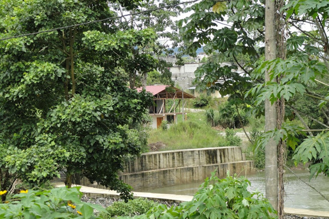 Bild 1 von 11: Das Studentenwohnheim liegt direkt am Rio Pano. 