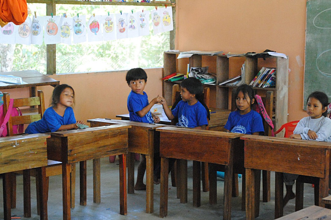Bild 6 von 15: In der mittlerweile ecuadorianischen Schule kann dank der Unterstützung durch Spendengelder und Lehrpersonen mehrsprachig unterrichtet werden. 